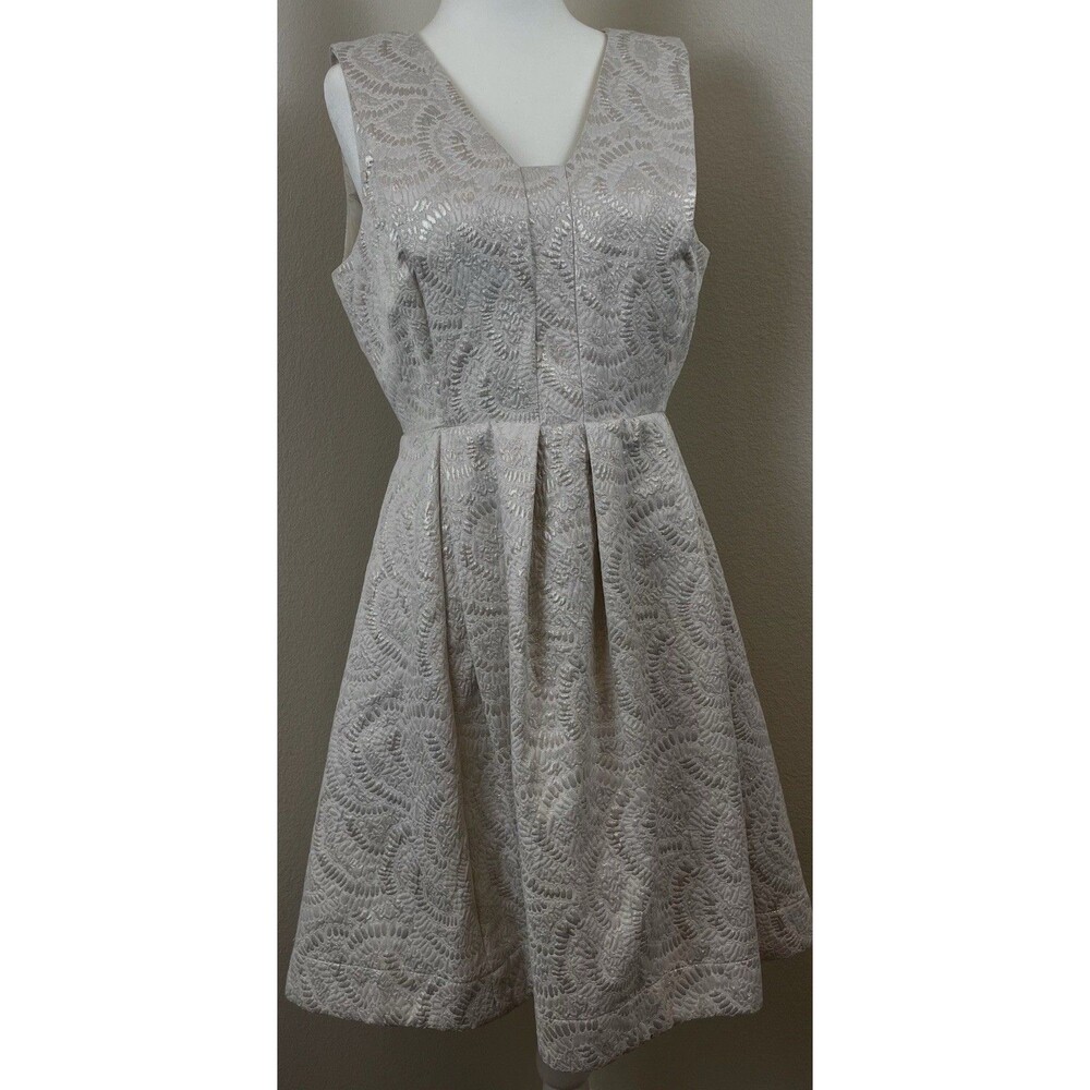 Covington Women’s Sleeveless Jacquard Ivory Silver Shift DressParty Classic-10